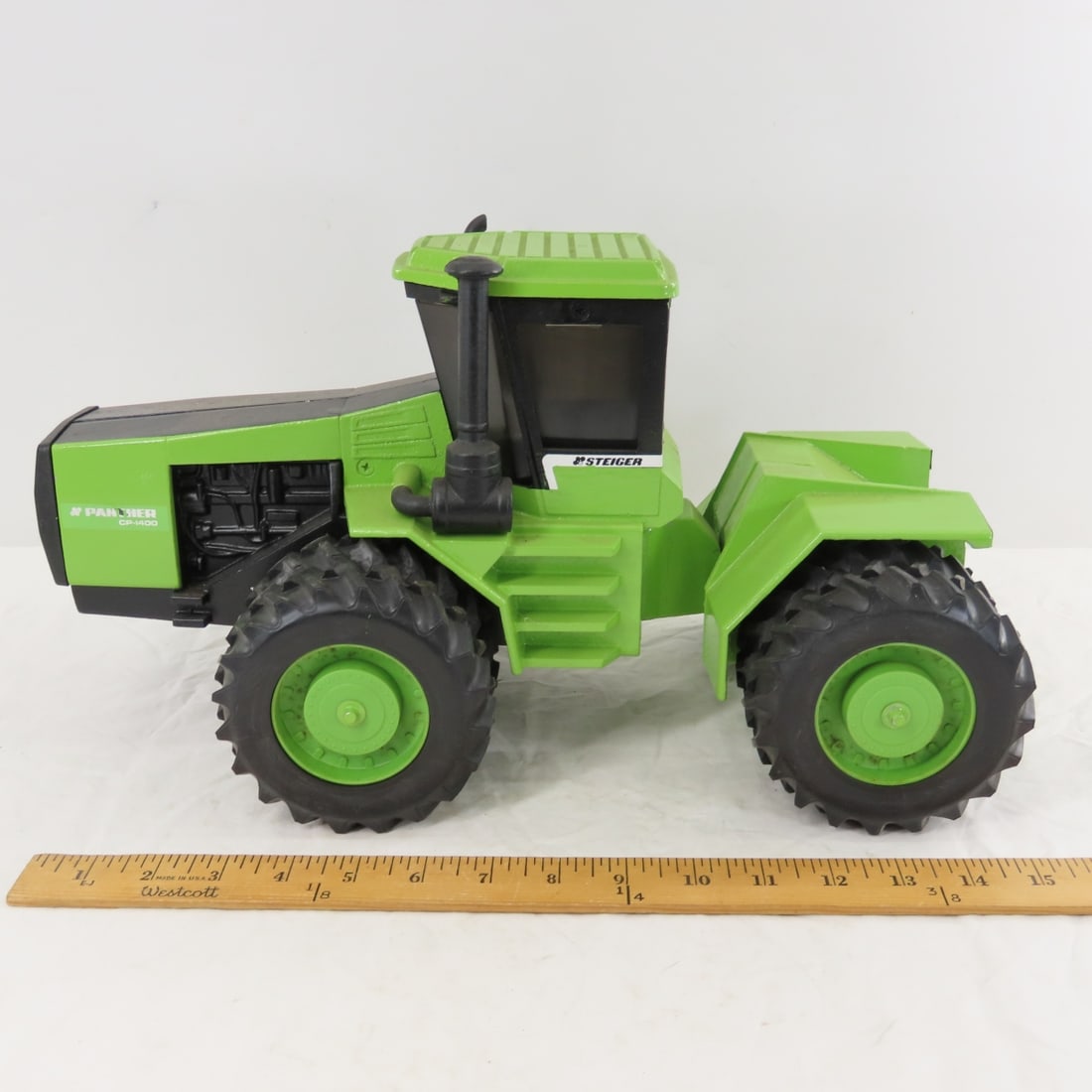JLE Scale Models Steiger Panther CP-1400 Tractor - 2
