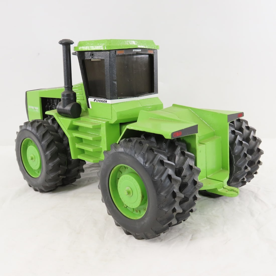 JLE Scale Models Steiger Panther CP-1400 Tractor - 3