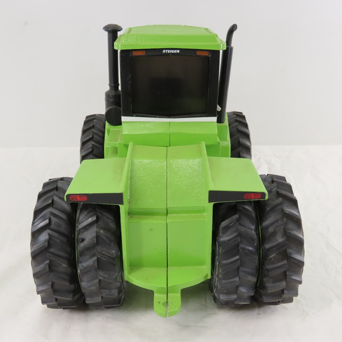 JLE Scale Models Steiger Panther CP-1400 Tractor - 4