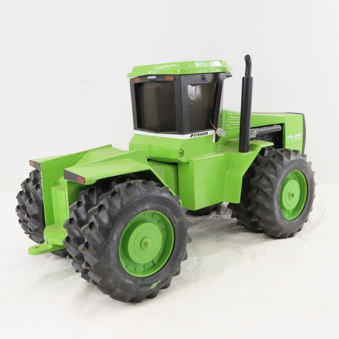 JLE Scale Models Steiger Panther CP-1400 Tractor - 5