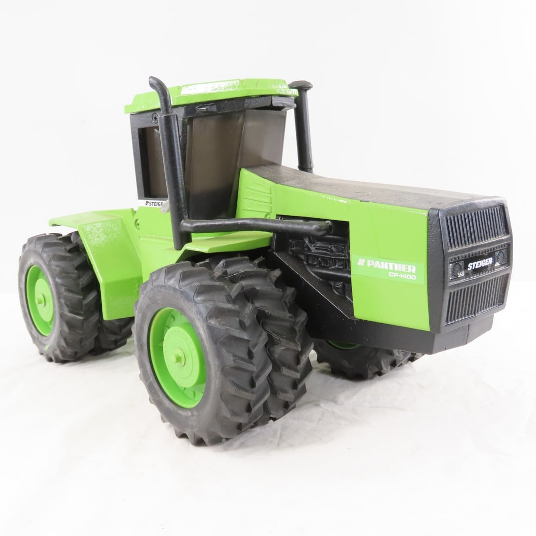 JLE Scale Models Steiger Panther CP-1400 Tractor - 7