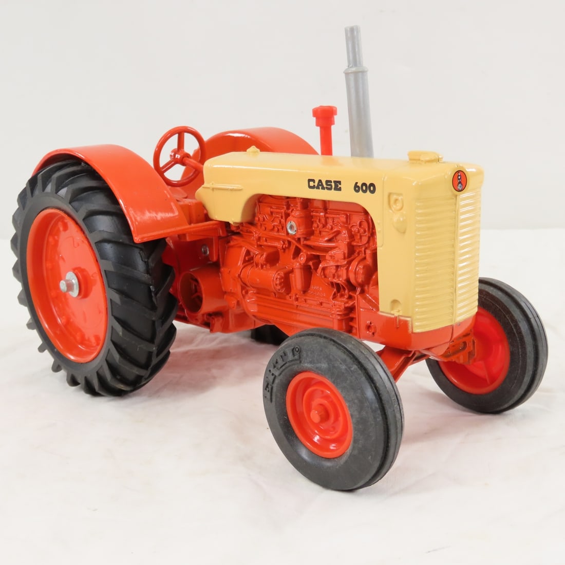 ERTL CASE 600 WF Tractor 1/16 Diecast - 7