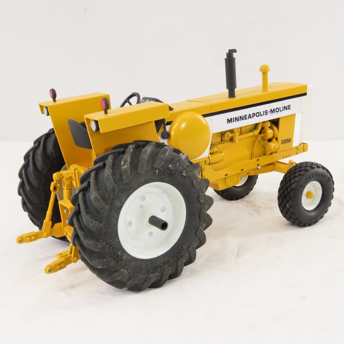 Gilbert Berg Custom M-M G1050 WF Row Crop Tractor - 5