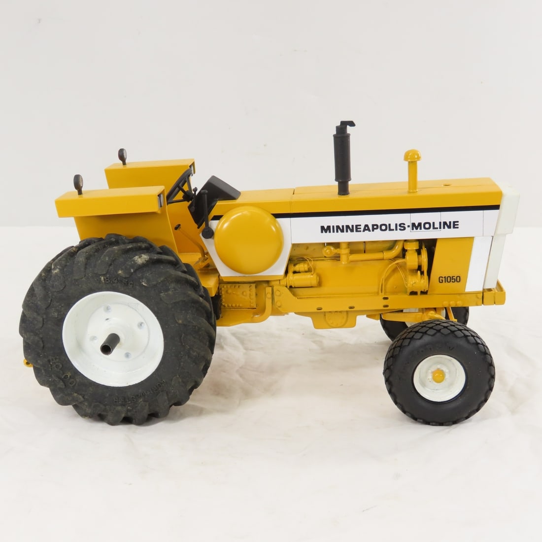 Gilbert Berg Custom M-M G1050 WF Row Crop Tractor - 6