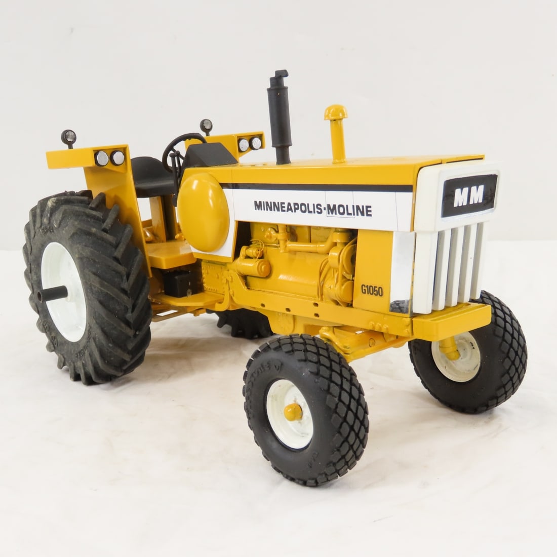 Gilbert Berg Custom M-M G1050 WF Row Crop Tractor - 7