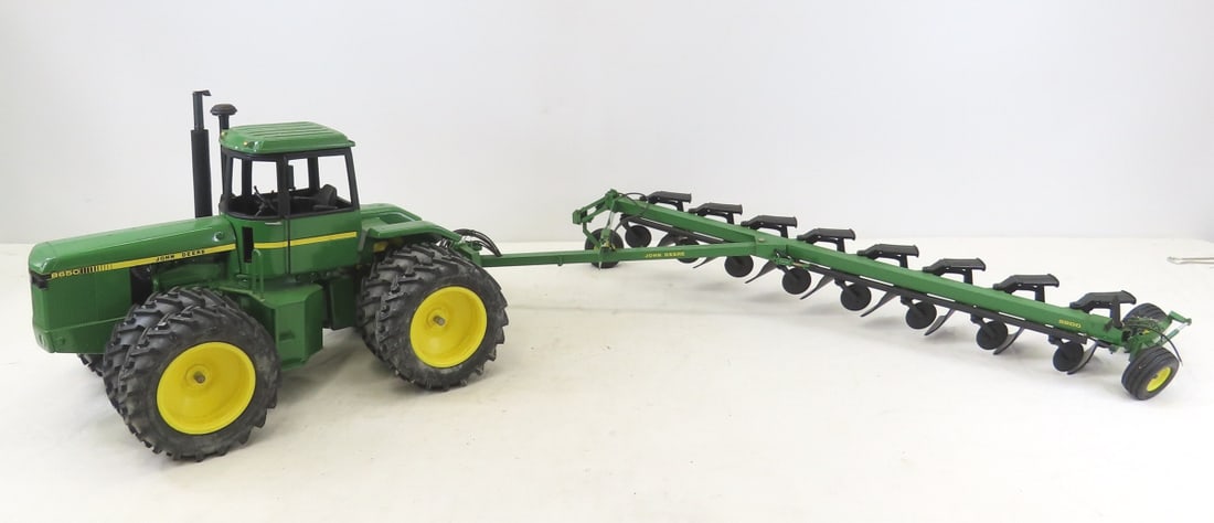Customized ERTL JD 8650 4WD & 2800 8-Bottom Plow: Customized ERTL JD 8650 4WD & 2800 8-Bottom Plow - duals, metal exhaust pipes look to be reglued- fragile can not guarantee will stay intact in shipping, believe the 2800 plow to be custom- unsigned,