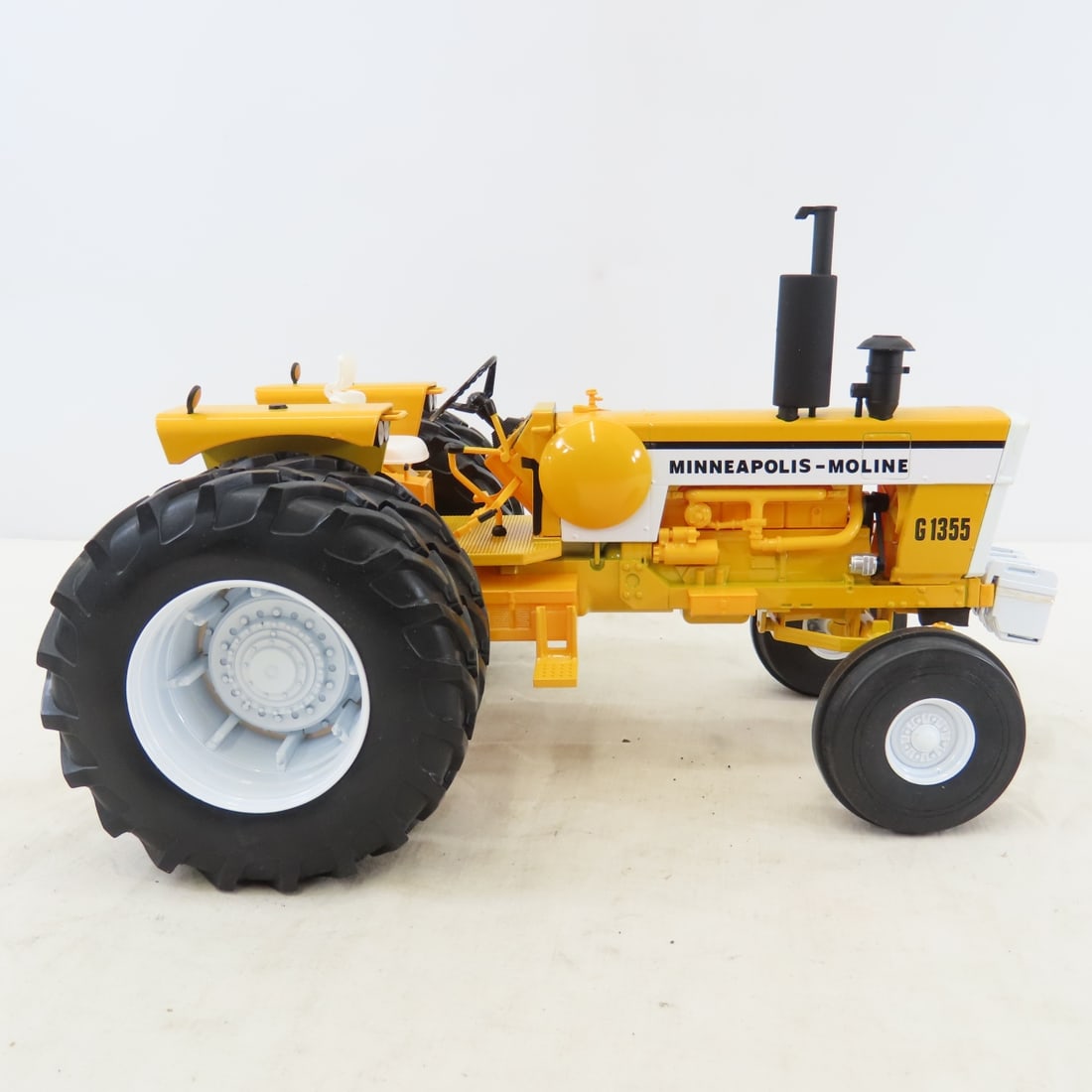Spec Cast M-M G1355 LP-Gas WF Tractor with Box - 7
