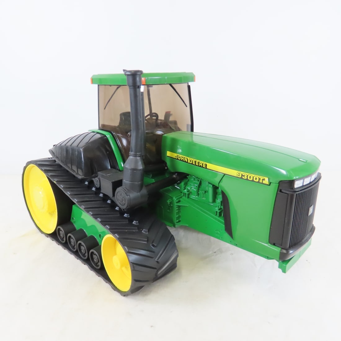 ERTL Collectors Edition 9300T Track Tractor - 7