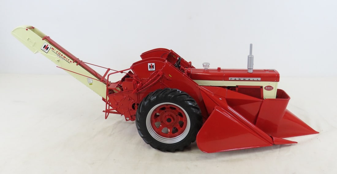ERTL Precision Farmall 560 with 2-HM Corn Picker - 7