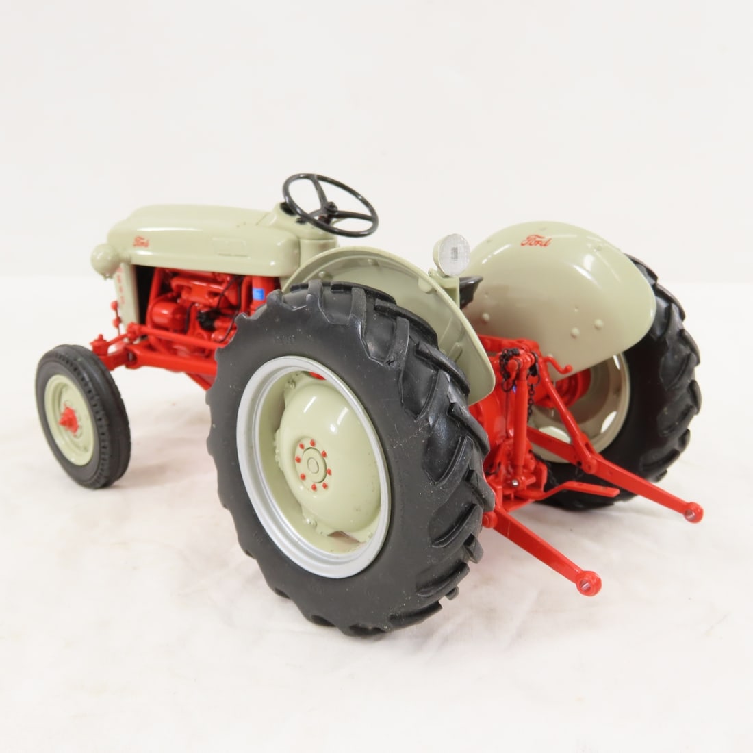 ERTL Precision FORD 640 WF Tractor with Box - 3