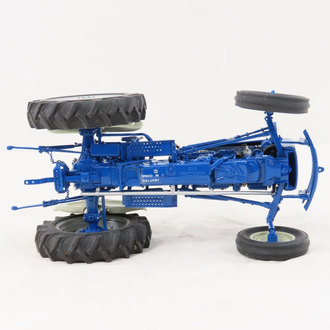 Danbury Mint FORD 2000 Tractor 1/16 Diecast - 10