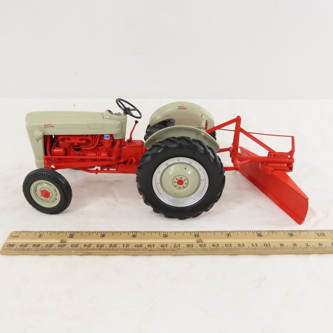 ERTL 50th Anv 1953 NAA Ford Golden Jubilee Tractor - 2