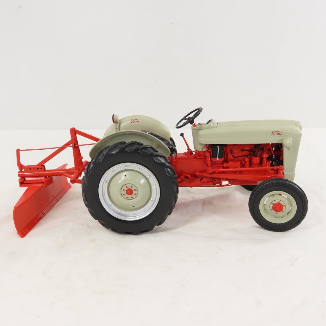 ERTL 50th Anv 1953 NAA Ford Golden Jubilee Tractor - 6