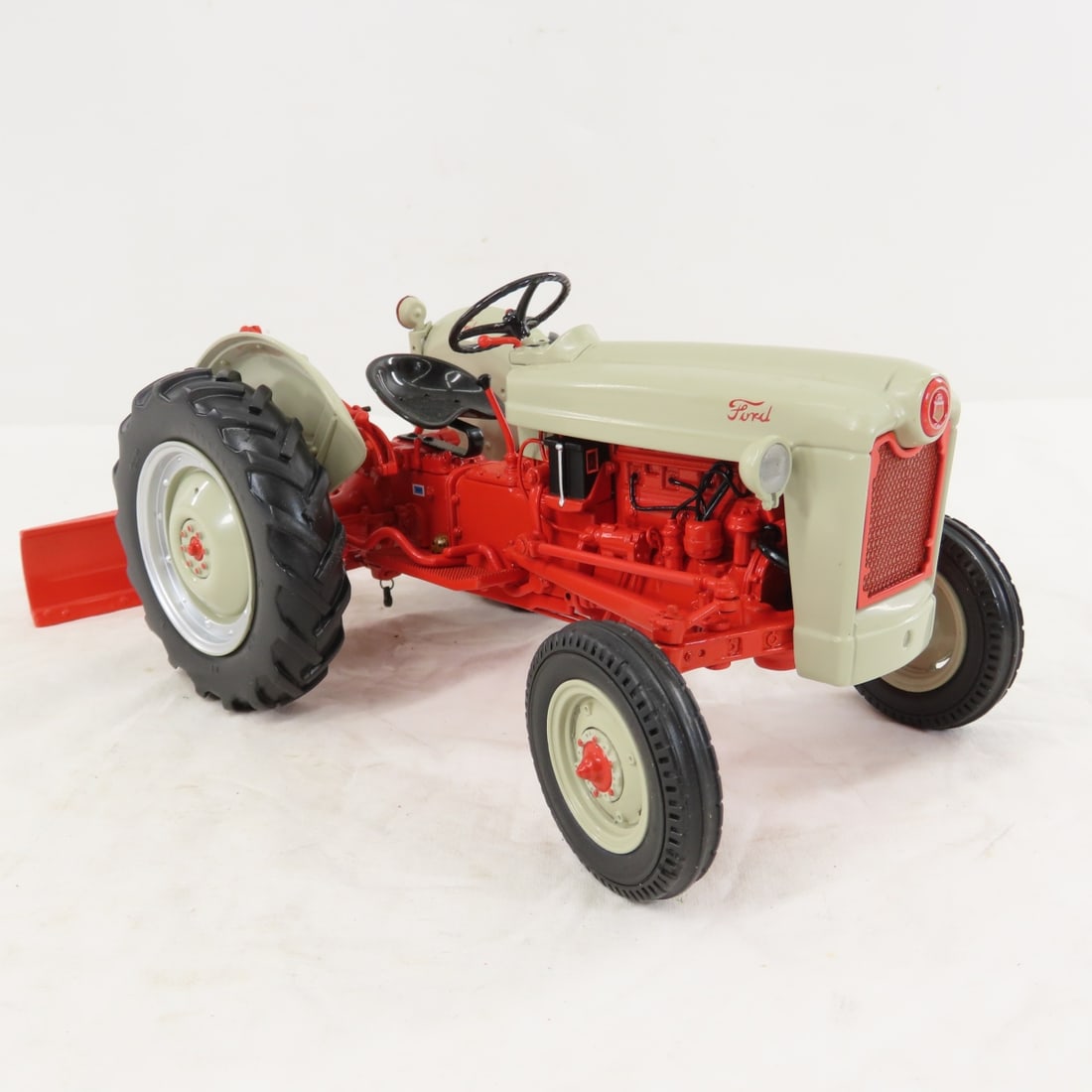 ERTL 50th Anv 1953 NAA Ford Golden Jubilee Tractor - 7
