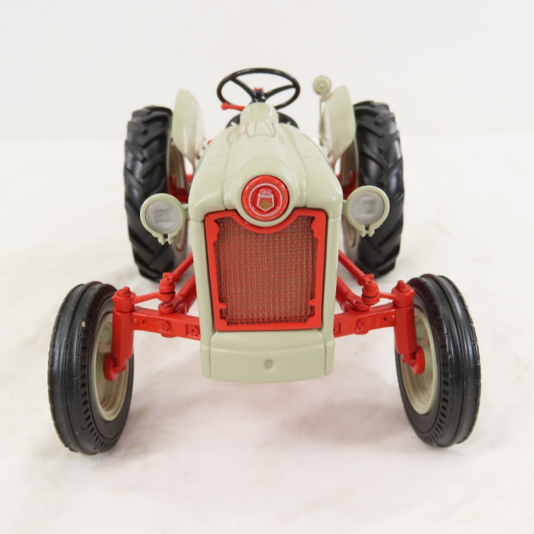 ERTL 50th Anv 1953 NAA Ford Golden Jubilee Tractor - 8