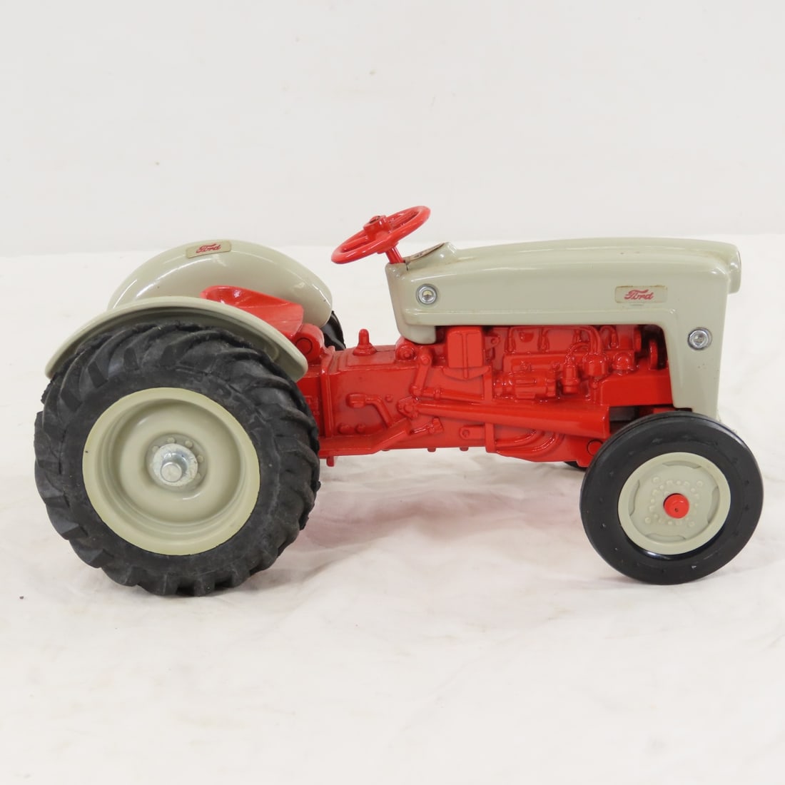 ERTL FORD 1988 SE Golden Jubilee WF Tractor - 6