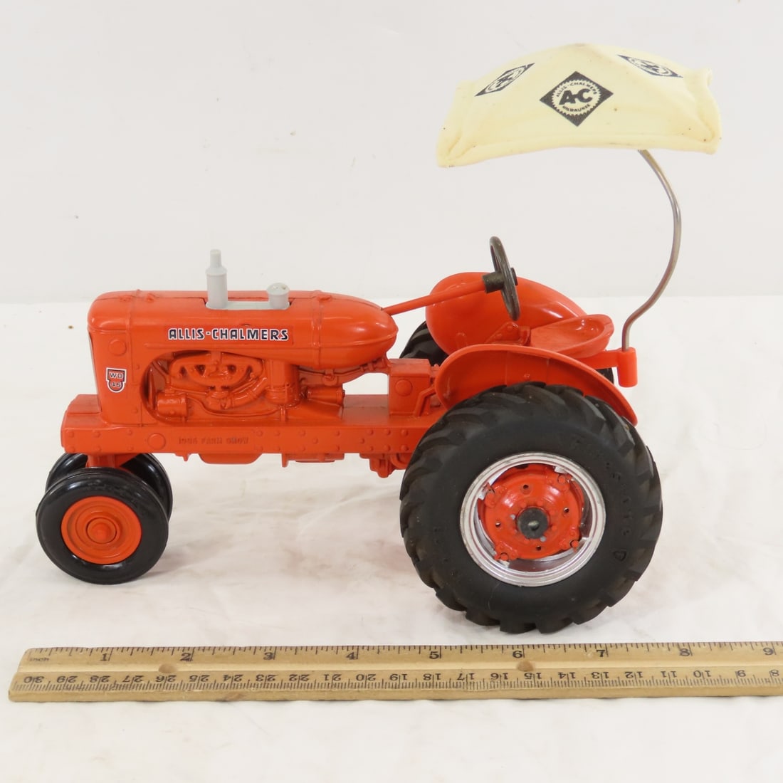 ERTL Allis-Chalmers WD-45 1995 Farm Show Tractor - 2