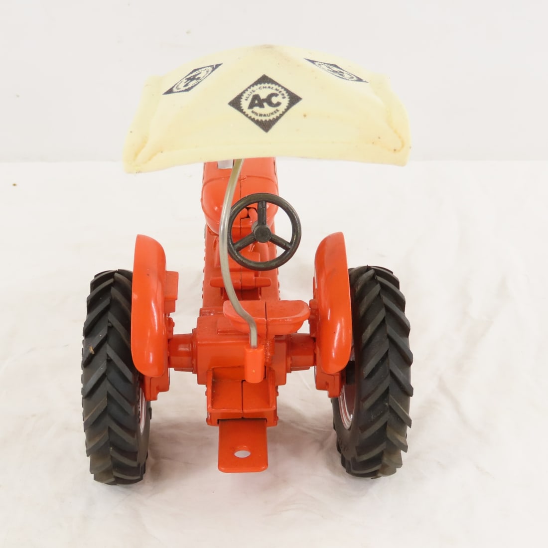 ERTL Allis-Chalmers WD-45 1995 Farm Show Tractor - 4