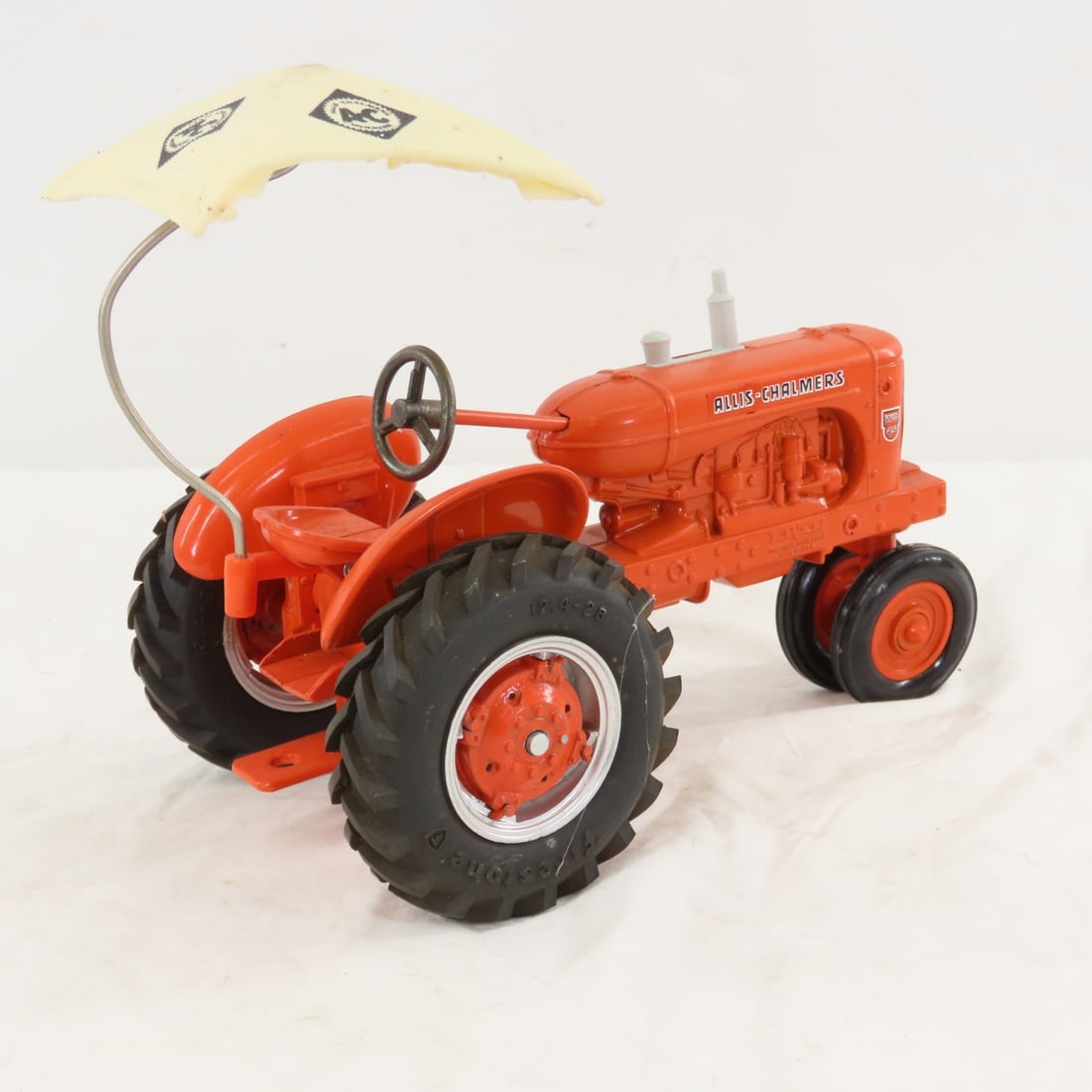 ERTL Allis-Chalmers WD-45 1995 Farm Show Tractor - 5