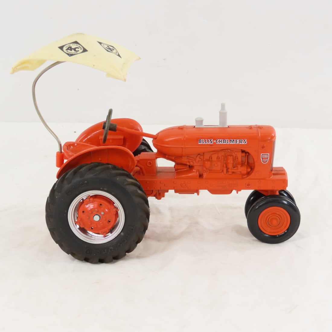 ERTL Allis-Chalmers WD-45 1995 Farm Show Tractor - 6