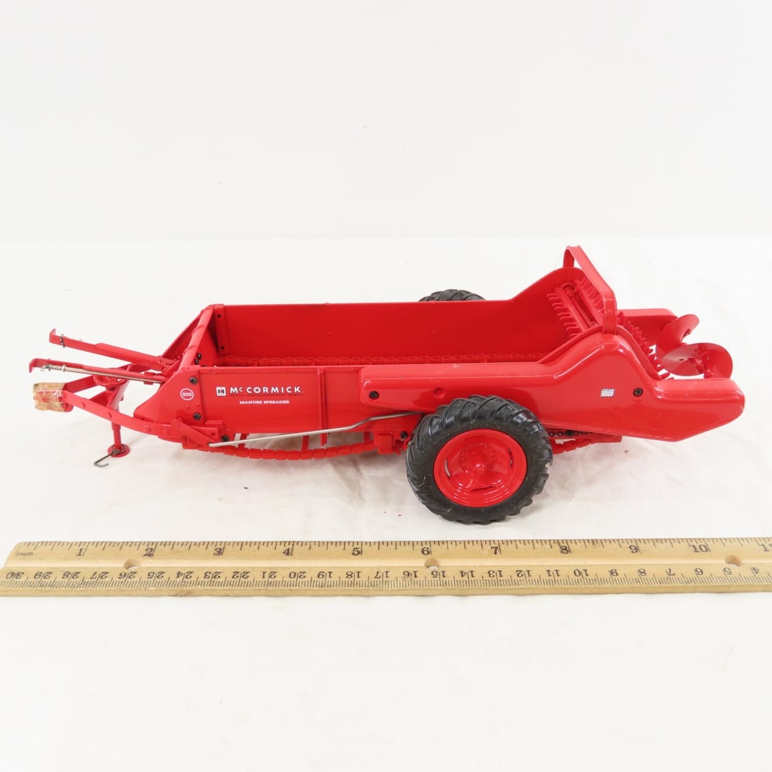 ERTL Precision IH McCormick 200 Spreader - 2