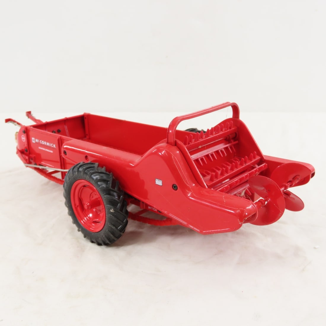 ERTL Precision IH McCormick 200 Spreader - 3