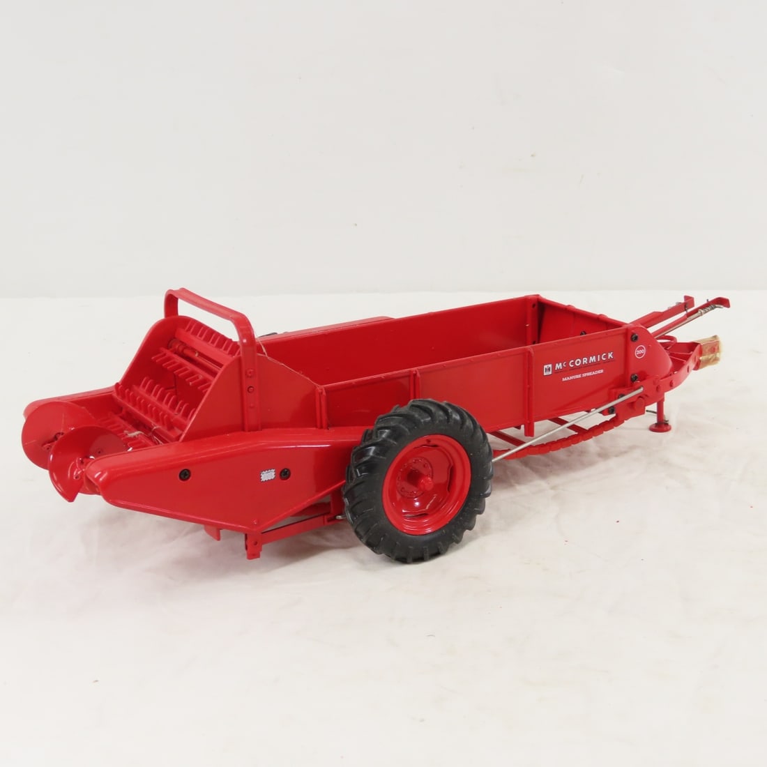 ERTL Precision IH McCormick 200 Spreader - 5