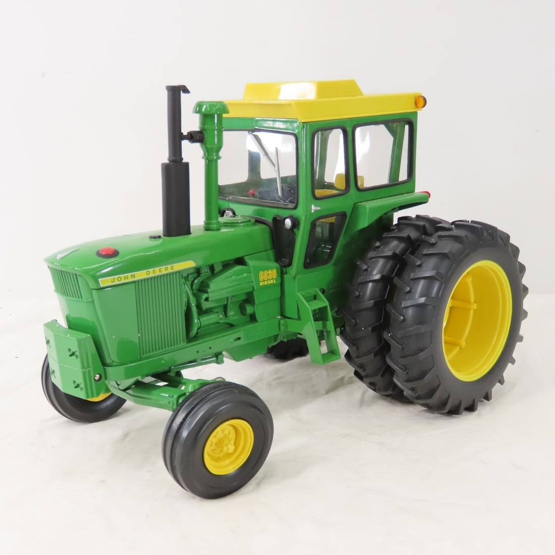 ERTL John Deere 2004 Collectors Ed. 6030 Diesel: ERTL John Deere 2004 Collectors Ed. 6030 Diesel - WF, rear dual, cab, front weights, 3 pt hitch, 1/16 diecast, LOT SIZE: 11x9x8" 7 LBSAll information and photos, which are part of the description) are