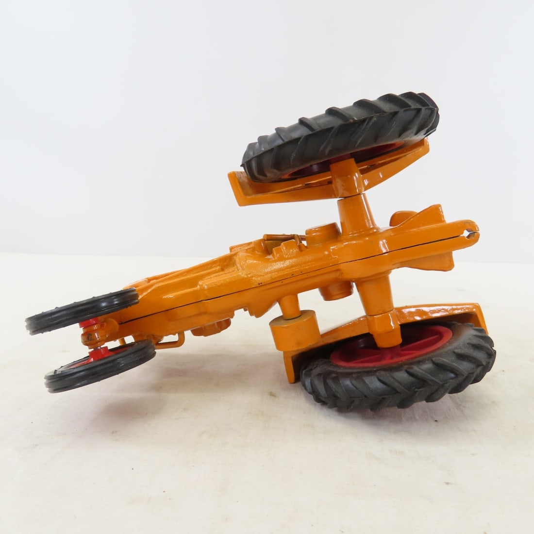 JLE Scale Models Minneapolis-Moline U NF Tractor - 10