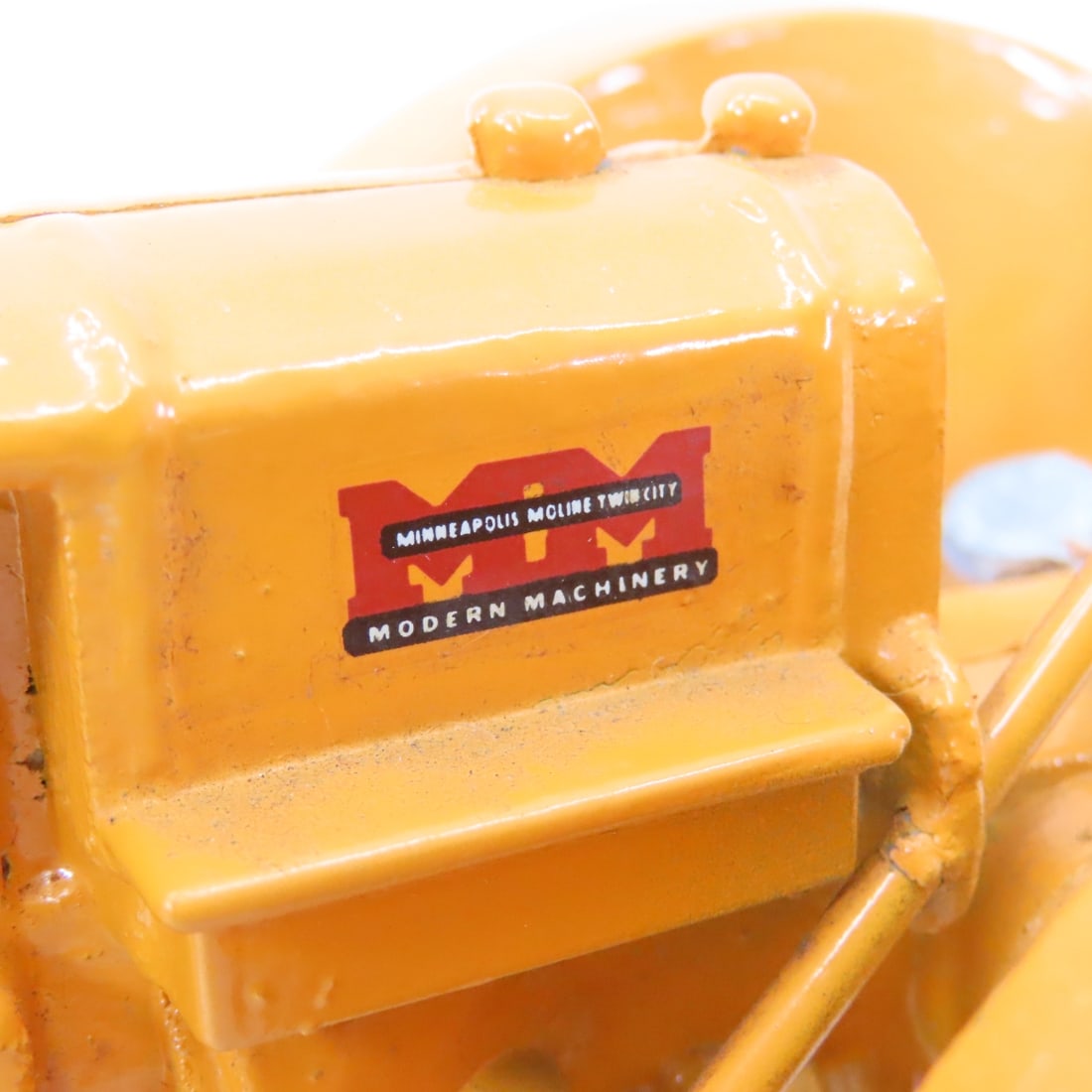 JLE Scale Models Minneapolis-Moline U NF Tractor - 11