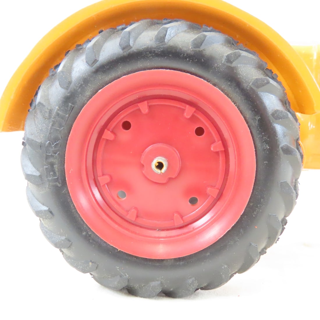JLE Scale Models Minneapolis-Moline U NF Tractor - 15