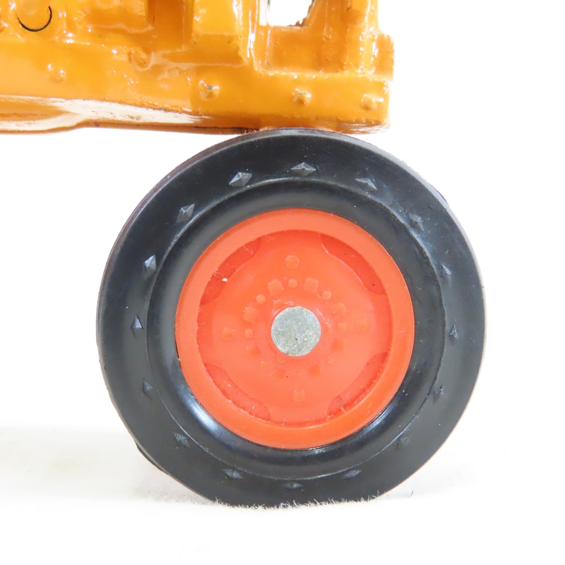 JLE Scale Models Minneapolis-Moline U NF Tractor - 16