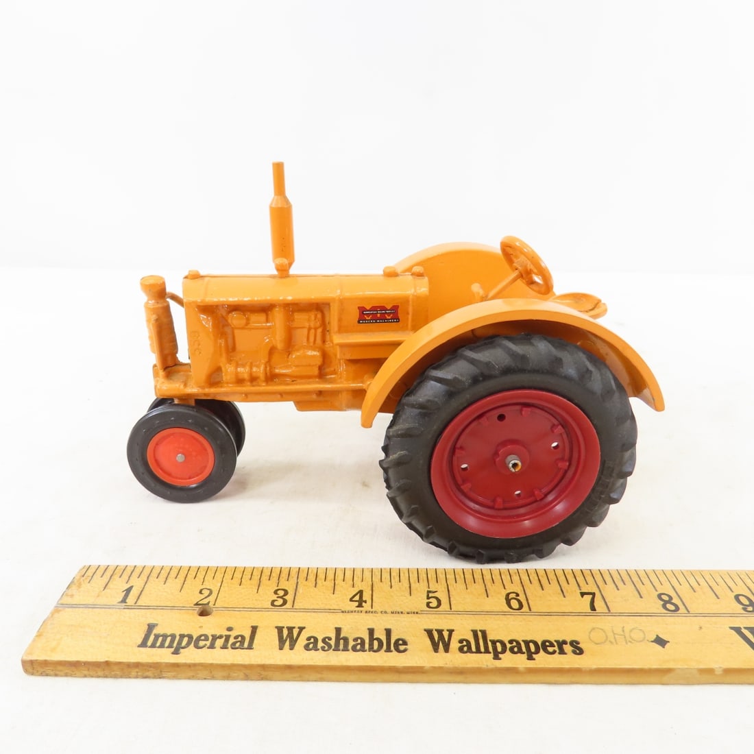 JLE Scale Models Minneapolis-Moline U NF Tractor - 2