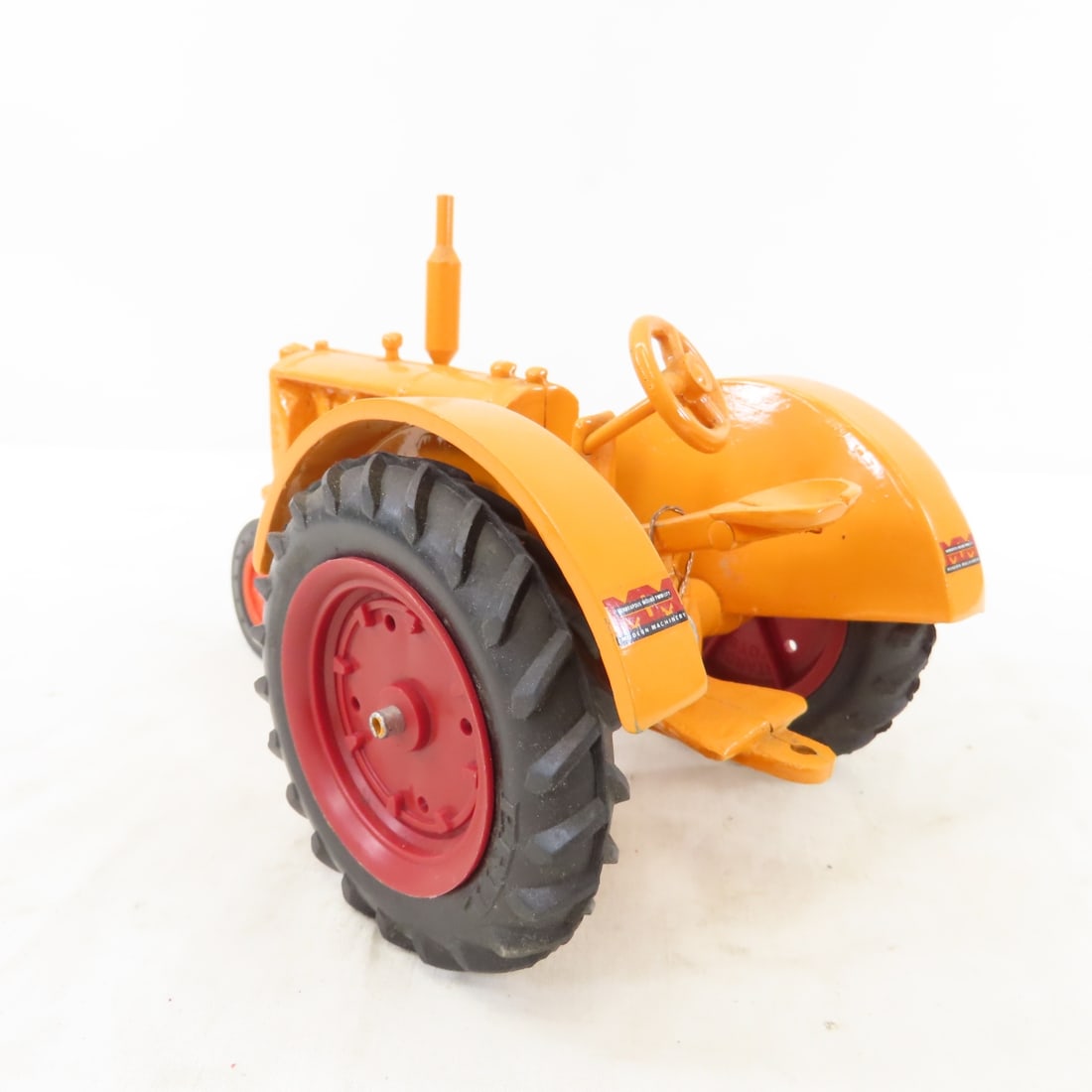 JLE Scale Models Minneapolis-Moline U NF Tractor - 3