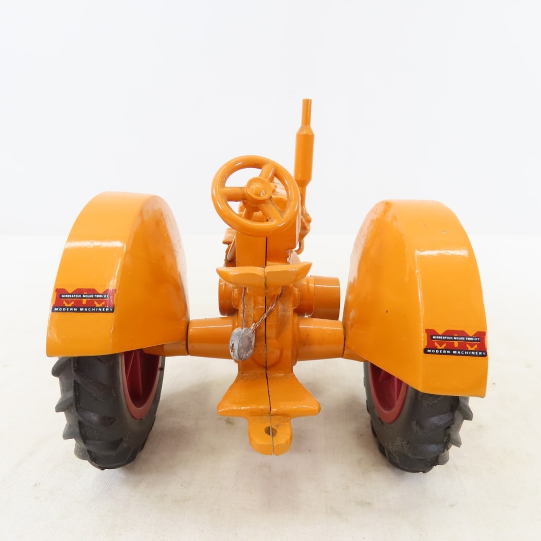 JLE Scale Models Minneapolis-Moline U NF Tractor - 4
