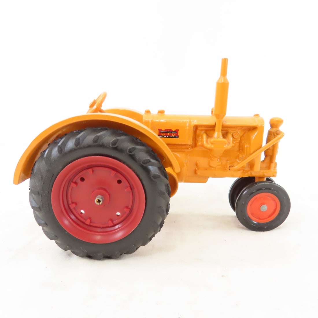 JLE Scale Models Minneapolis-Moline U NF Tractor - 6