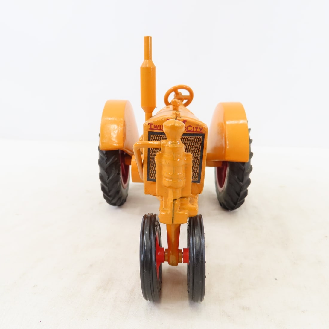 JLE Scale Models Minneapolis-Moline U NF Tractor - 8