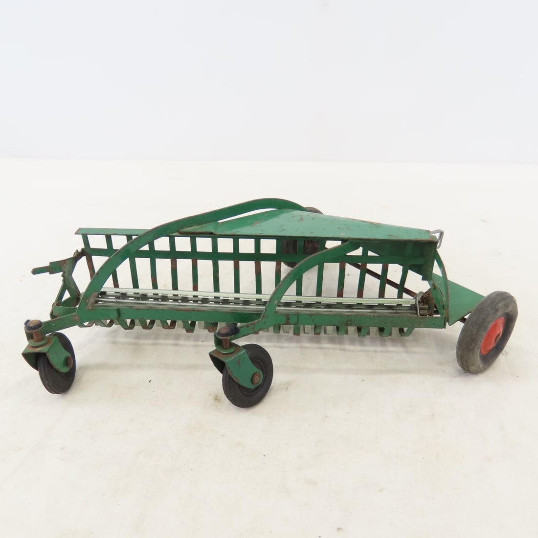1950's SLIK Oliver Side Delivery Hay Rake - 4