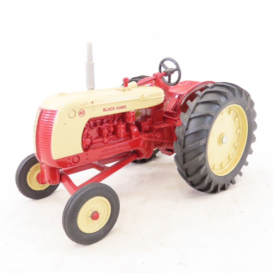 ERTL Cockshutt Black Hawk 40 Tractor 1986 Museum - 2