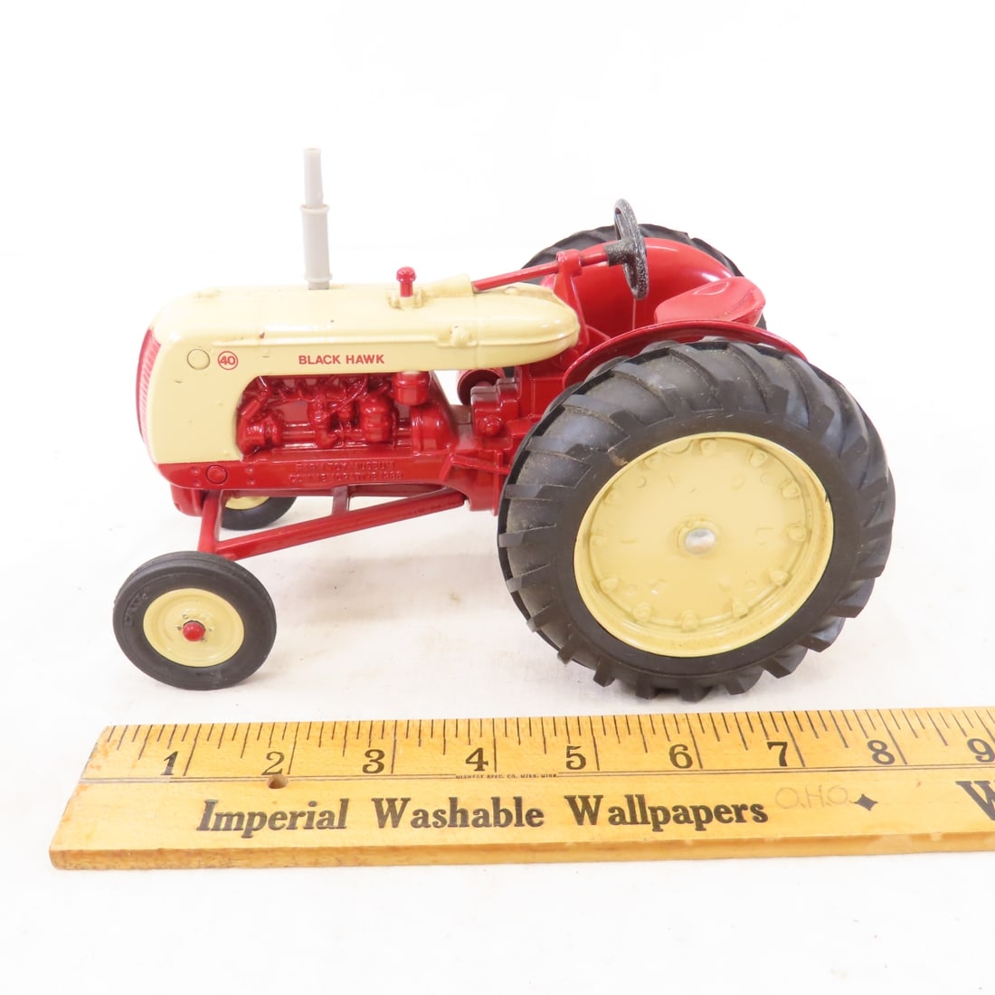 ERTL Cockshutt Black Hawk 40 Tractor 1986 Museum - 3