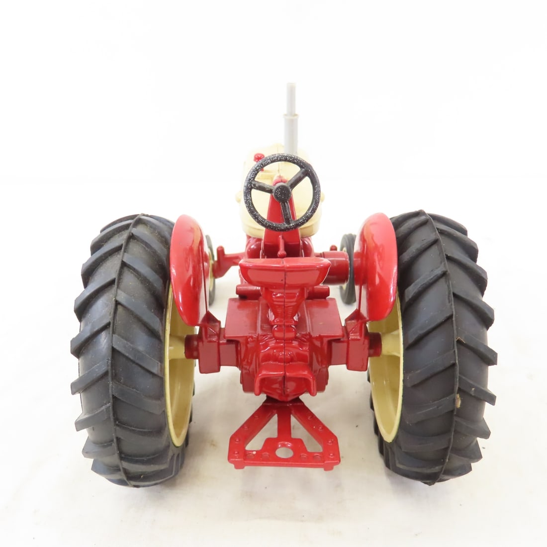 ERTL Cockshutt Black Hawk 40 Tractor 1986 Museum - 5