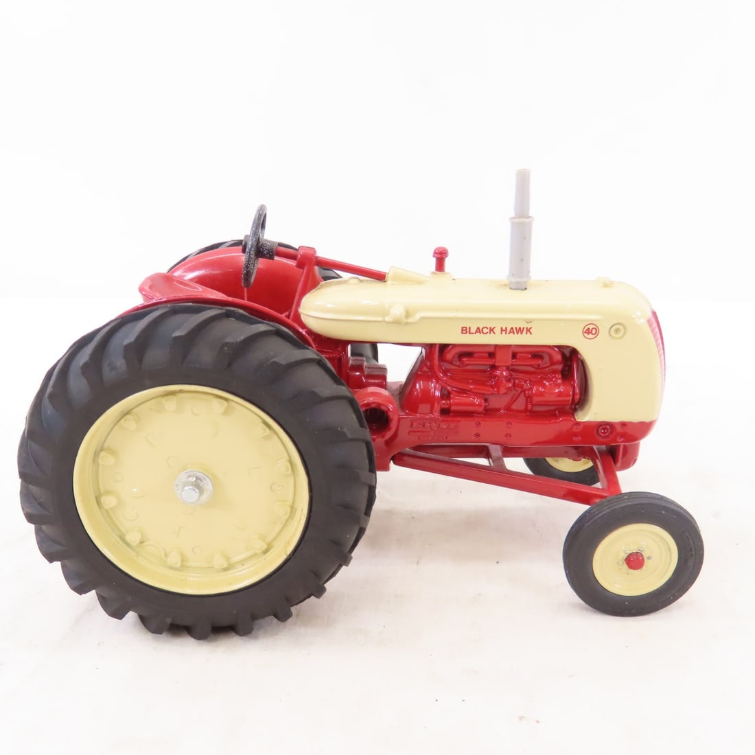 ERTL Cockshutt Black Hawk 40 Tractor 1986 Museum - 7