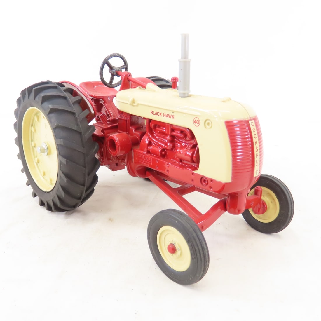 ERTL Cockshutt Black Hawk 40 Tractor 1986 Museum - 8