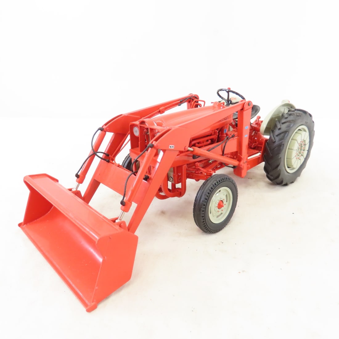 ERTL Precision 1957 Ford 641 Workmaster Tractor - 2