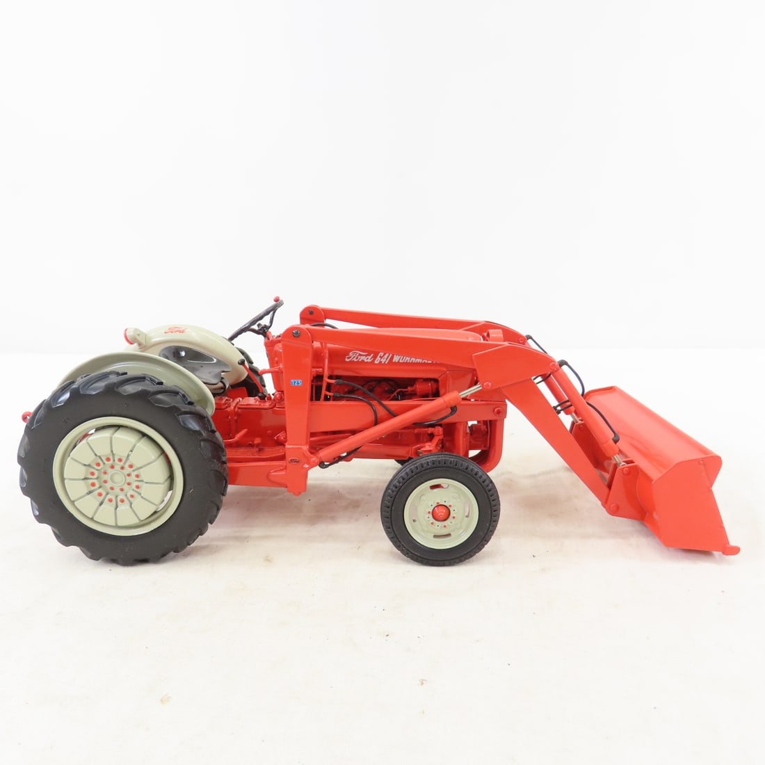 ERTL Precision 1957 Ford 641 Workmaster Tractor - 7