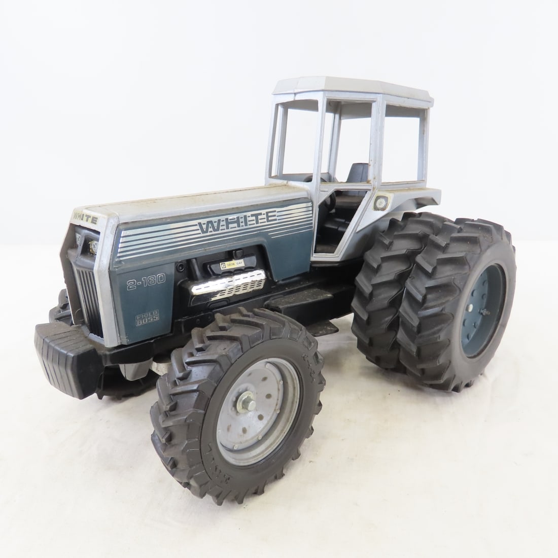 Scale Models White 2-180 Field Boss Tractor w/Box - 2