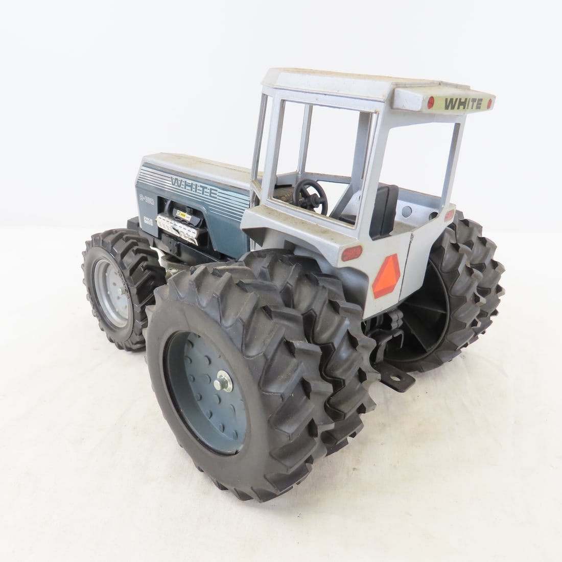 Scale Models White 2-180 Field Boss Tractor w/Box - 4