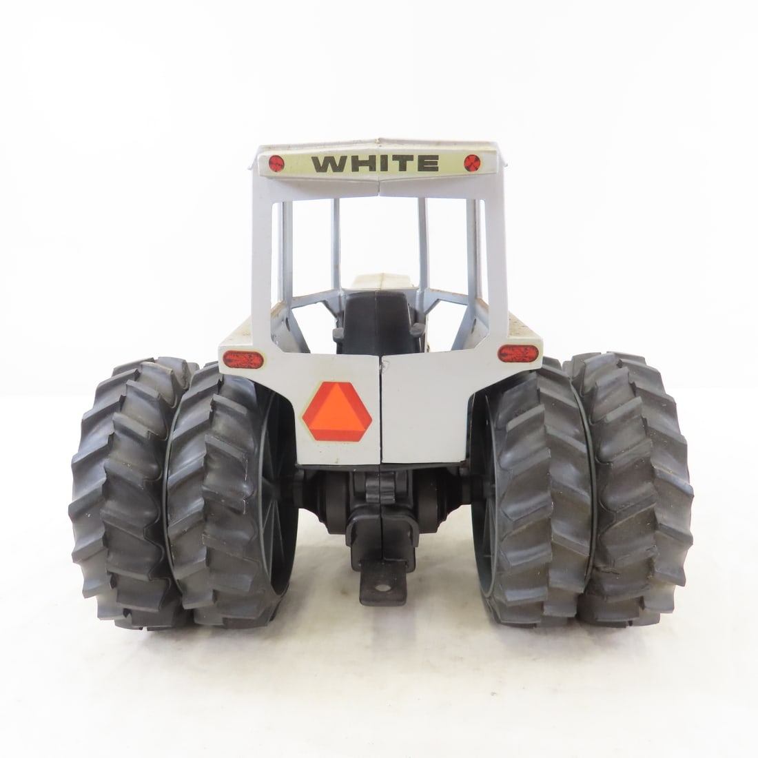 Scale Models White 2-180 Field Boss Tractor w/Box - 5