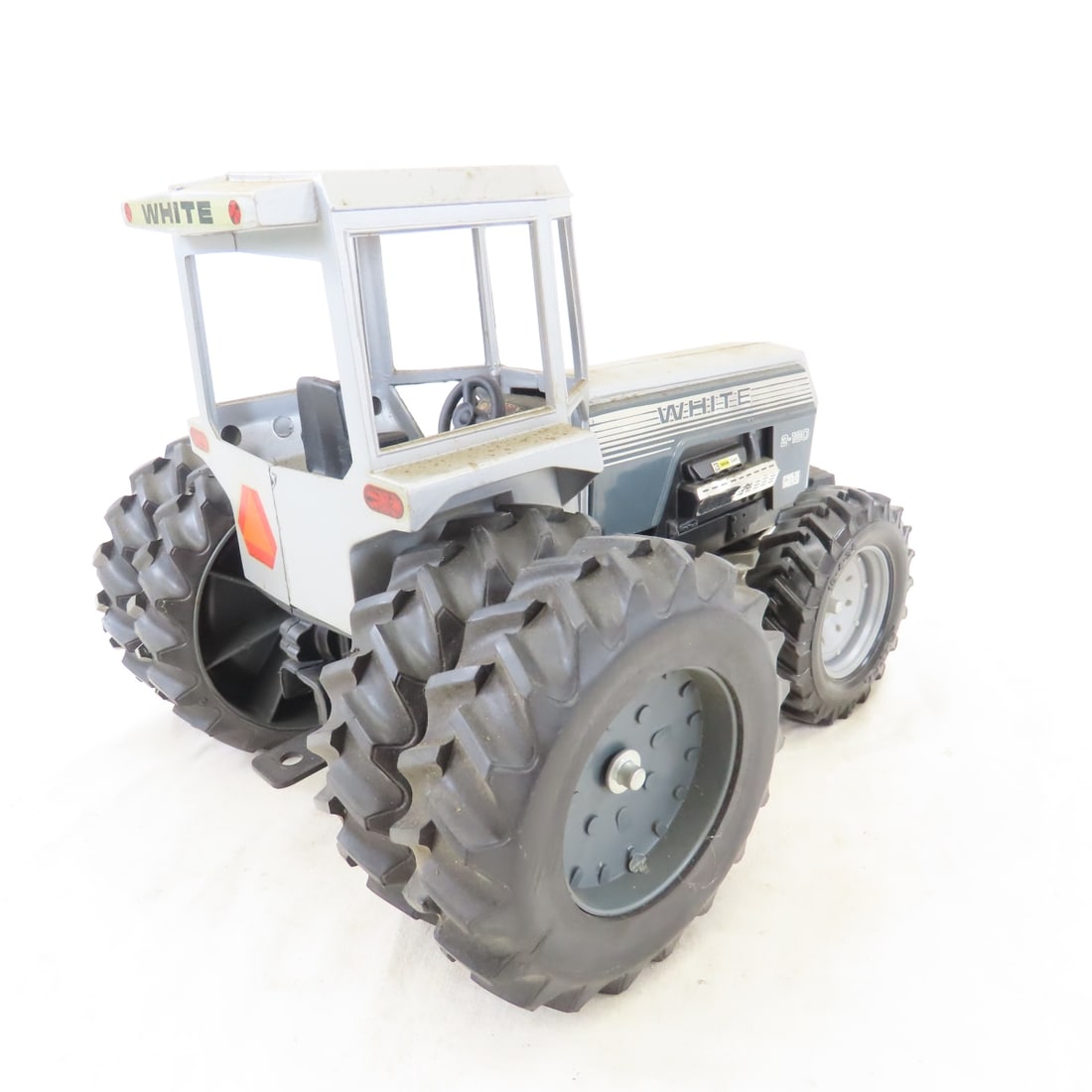 Scale Models White 2-180 Field Boss Tractor w/Box - 6