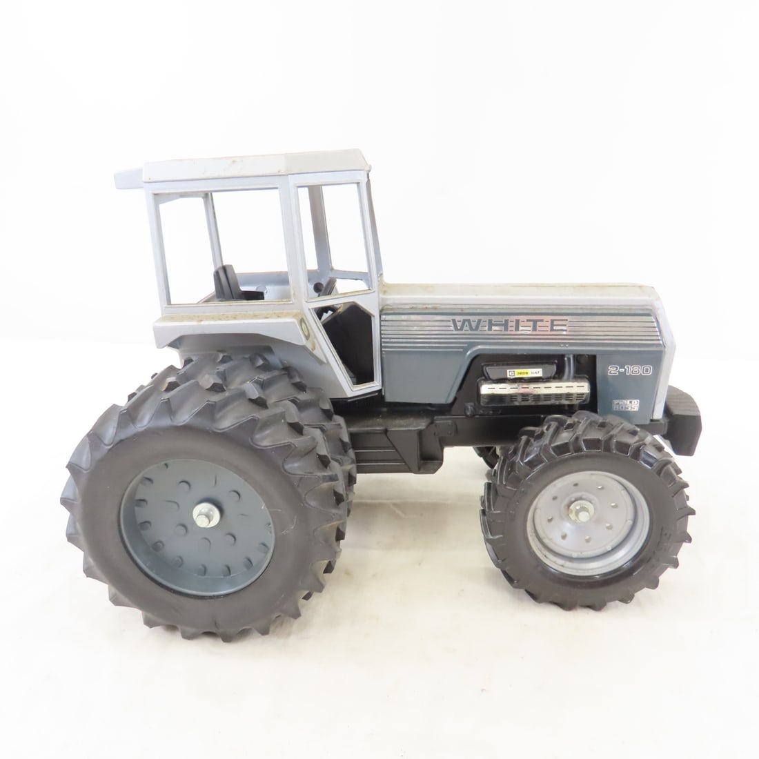 Scale Models White 2-180 Field Boss Tractor w/Box - 7